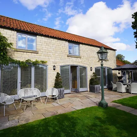 Oak Tree Barn Pickering